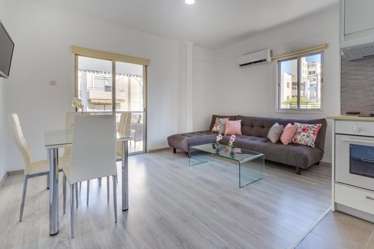 Downtown Larnaca Apartment ภายนอก รูปภาพ